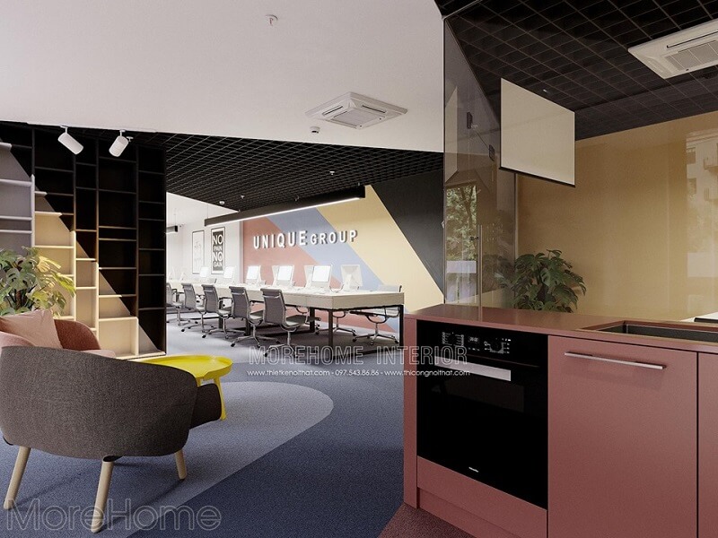 Mẫu thiết kế văn phòng độc đáo với tông màu chủ đạo hồng vàng xanh ấn tượng.