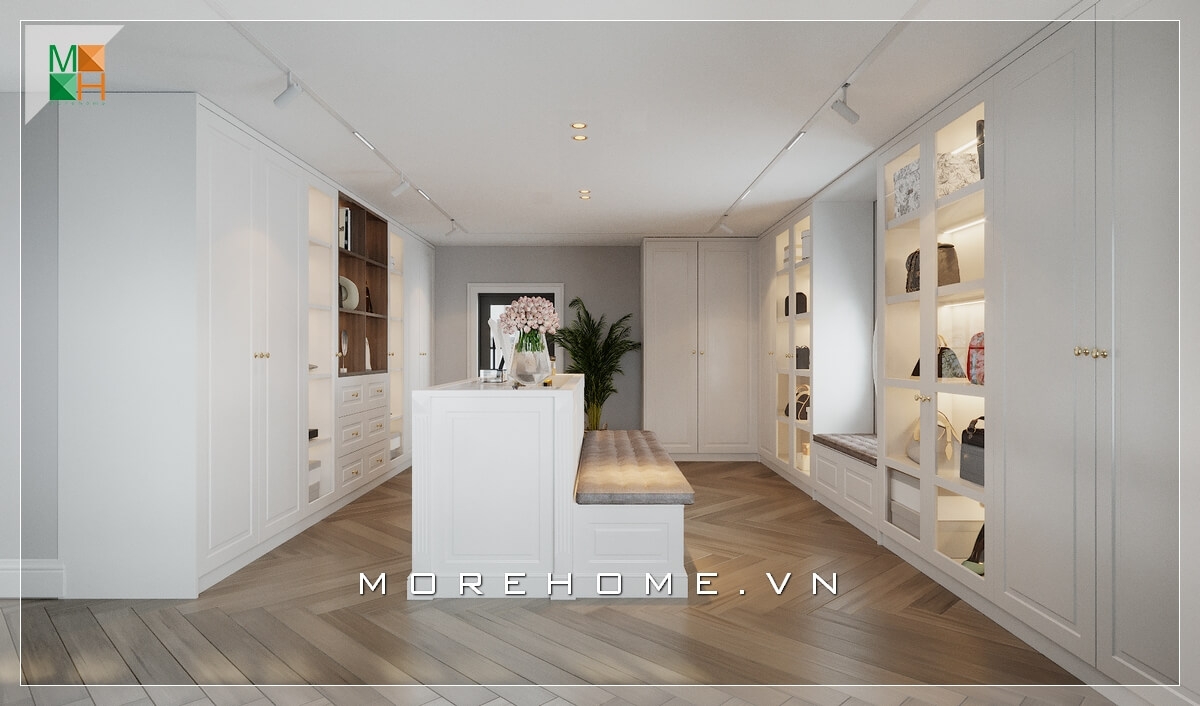 Một hệ thống kệ để đồ và tủ quần áo hiện đại trong không gian lớn của nhà phố tinh tế với sắc trắng trẻ trung, lại tiện lợi khi kết hợp với kính như một không gian trưng bày. Thiết kế nội thất