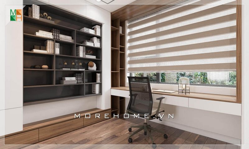 Mẫu bàn làm việc liền kề gần cửa sổ lớn, khiến không gian làm việc trở nên rộng rãi và đầy sức sống.